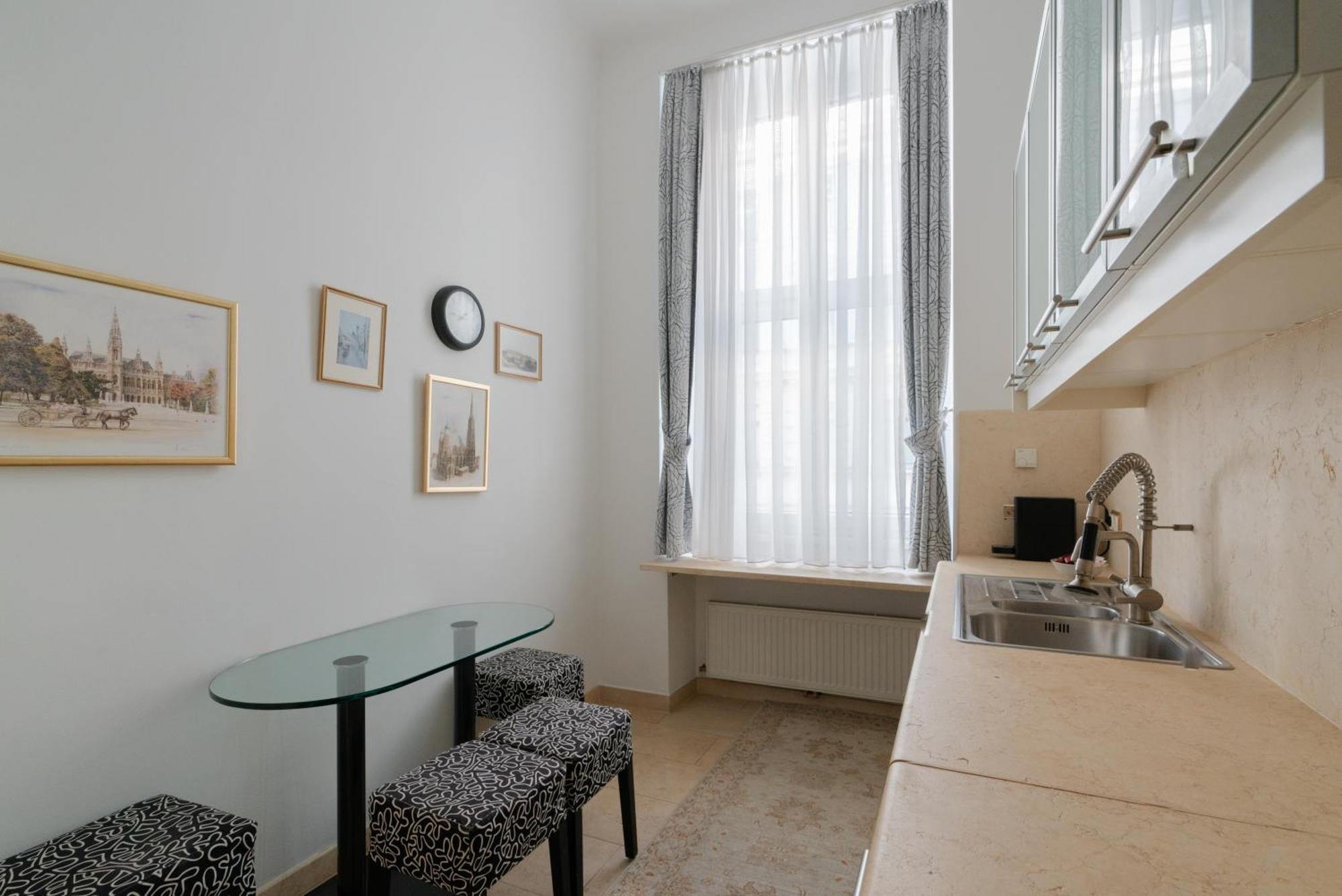 Empress Sisi Royal Apartment Вена Экстерьер фото